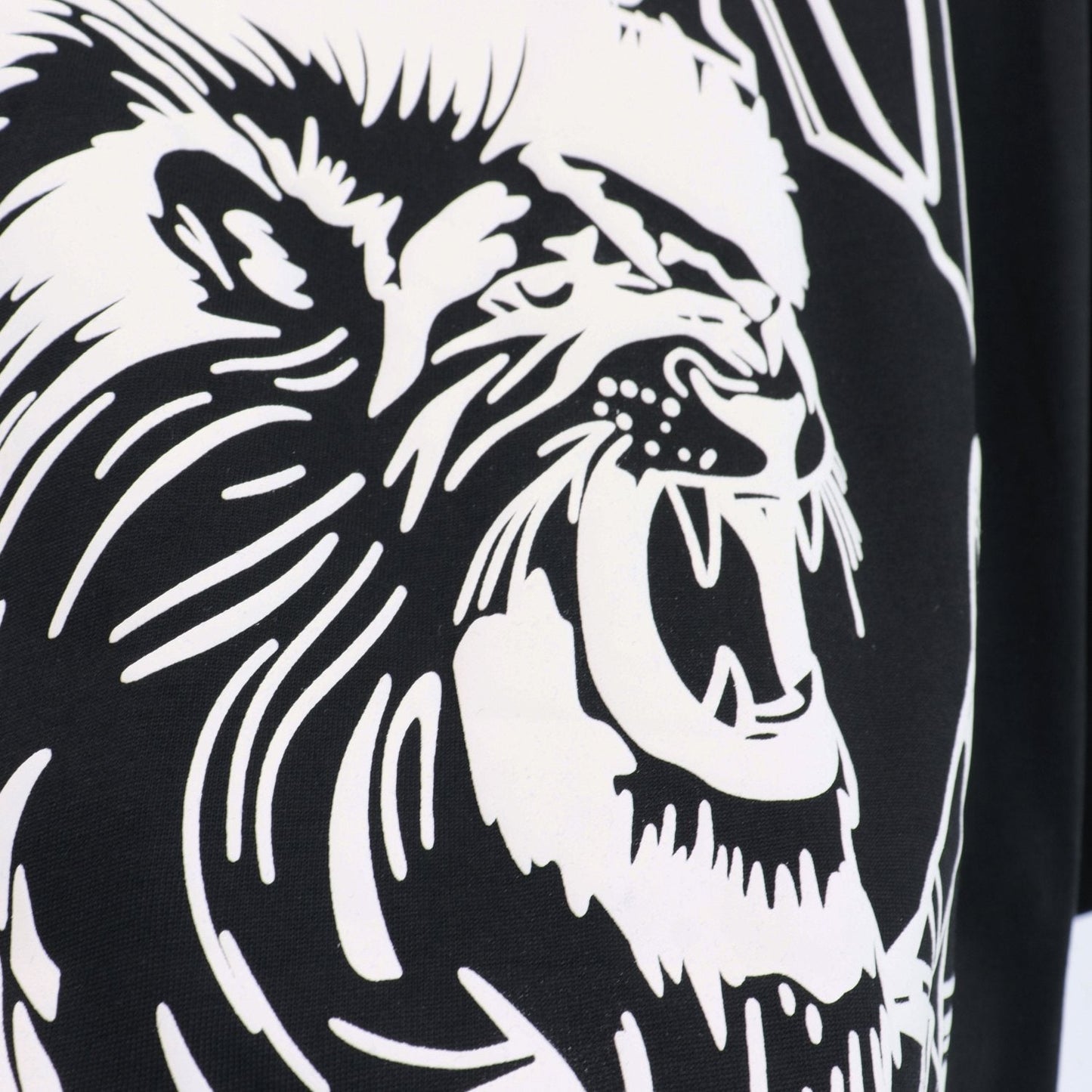 AMIRI Lion Outline Graphic T-Shirt — detail